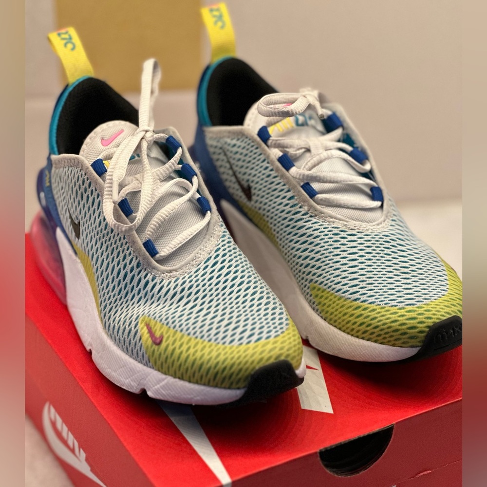 Nearly new in box Nike air max 270 (ps) size 1y